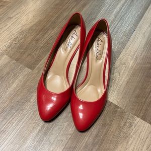 Abella True Comfort 8.5M 3 inch heel in red. Worn once, non smoking home.